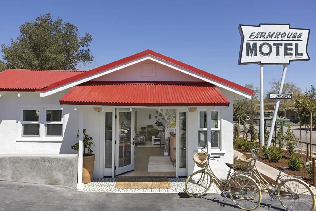 Farmhouse Paso Lobby